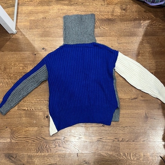 Zara Women’s Blue, Grey, and White Turtle Neck Sweater Size Small - Picture 4 of 4